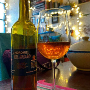 Hidromiel Bebida alcohólica de baja graduación su descubrimiento se les atribuye a los Nórdicos y es una bebida alcohólica más antigua que el vino.