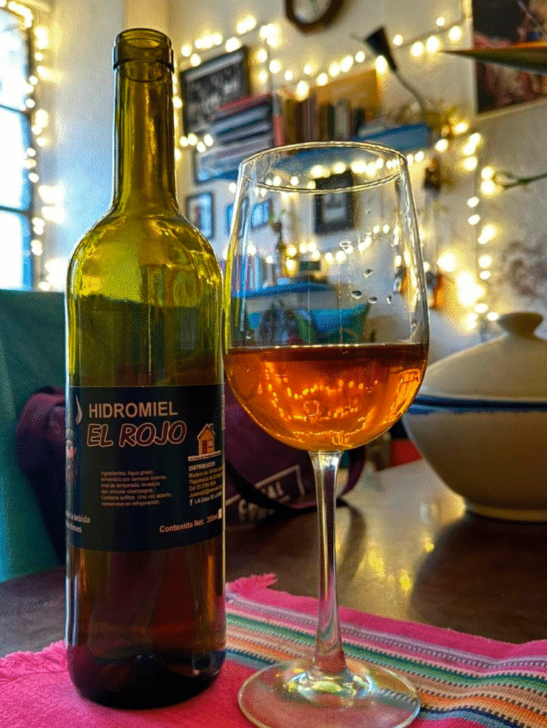 Hidromiel Bebida alcohólica de baja graduación su descubrimiento se les atribuye a los Nórdicos y es una bebida alcohólica más antigua que el vino.